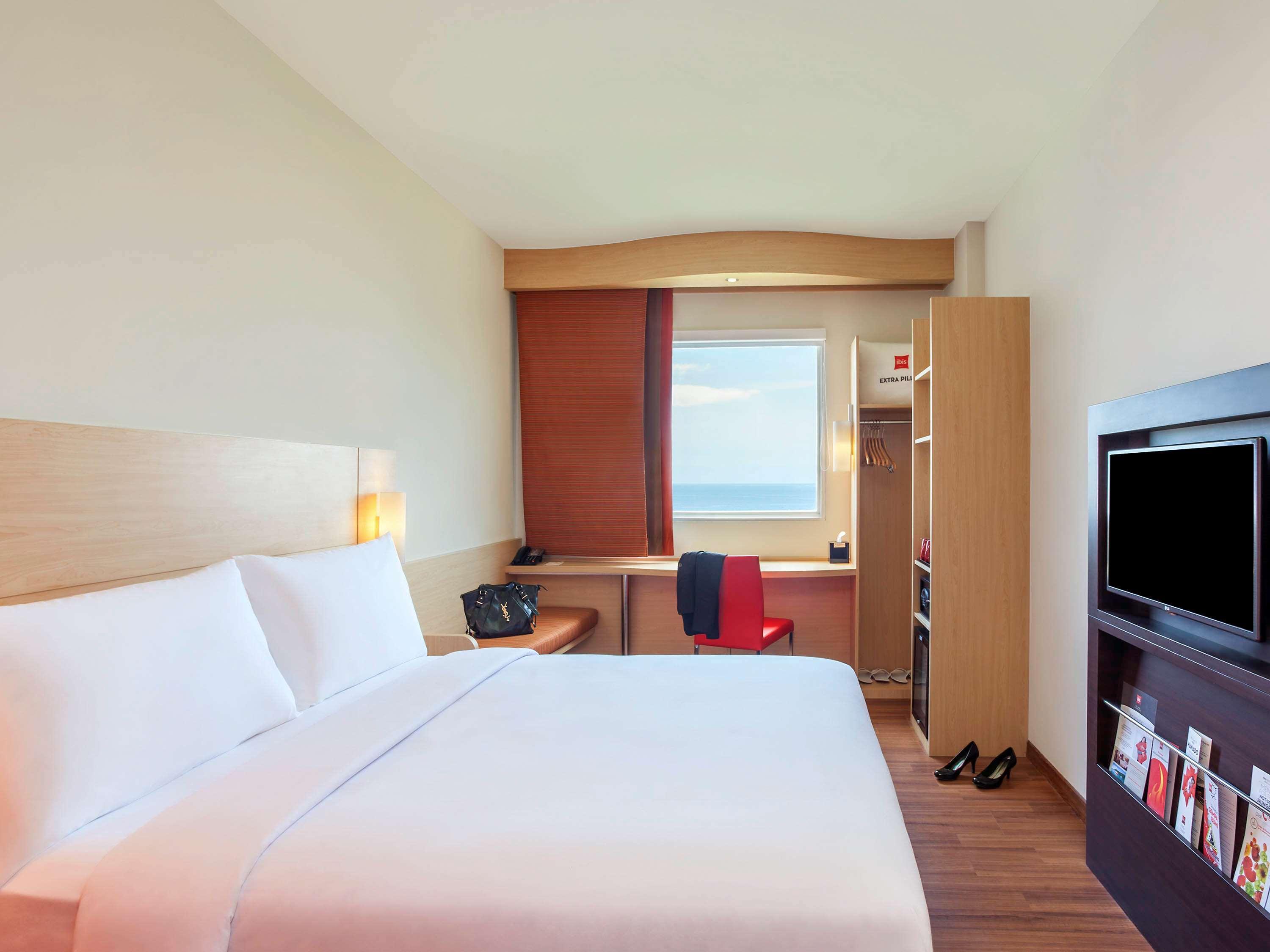 Ibis Manado City Center Boulevard Exterior photo