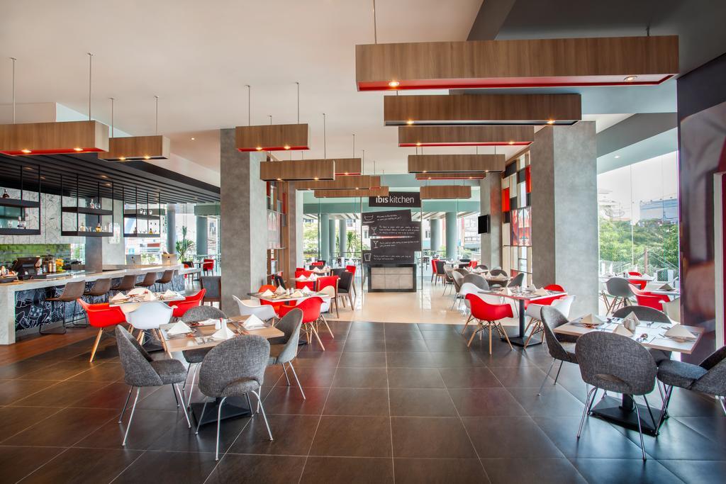 Ibis Manado City Center Boulevard Exterior photo